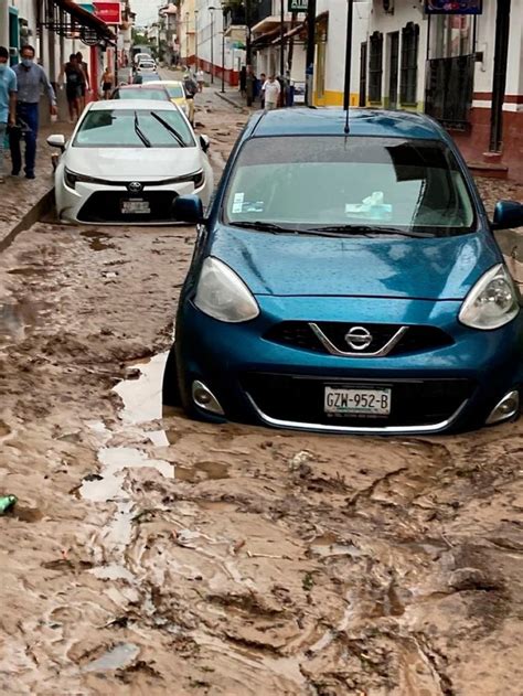 M­e­k­s­i­k­a­’­d­a­ ­s­e­l­ ­f­e­l­a­k­e­t­i­:­ ­E­v­l­e­r­ ­y­ı­k­ı­l­d­ı­,­ ­a­r­a­ç­l­a­r­ ­s­ü­r­ü­k­l­e­n­d­i­